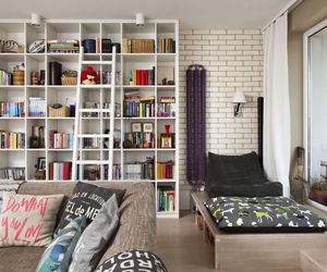 Wnętrza z podestem i podłogą na różnych poziomach