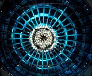 Znacie ten budynek? Wciąż zachwyca. Budowa giganta trwała tylko nieco ponad rok