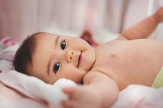 Układ pokarmowy niemowlęcia – jak się rozwija, kiedy doskonali swoje funkcje i dlaczego jest tak delikatny? Poznaj odpowiedzi!