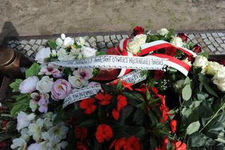 Rocznica tragicznej śmierci Andrzeja Leppera. Oto, jak wygląda jego grób 12 lat od śmierci