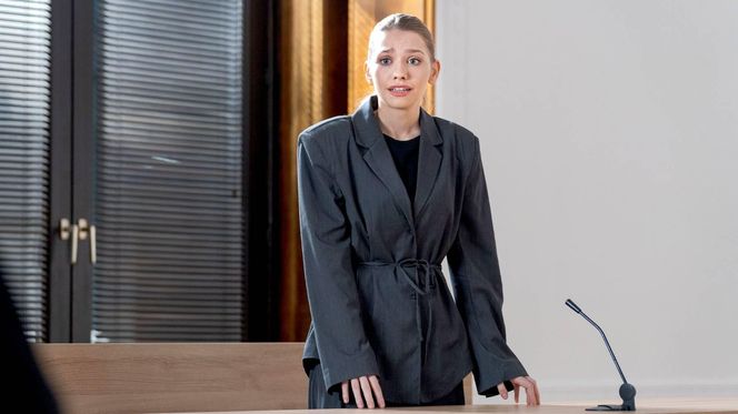 Przyjaciółki, odcinek 302. Julka (Nicole Bogdanowicz)