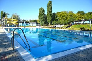 Pływalnia odkryta w parku Szczęśliwickim