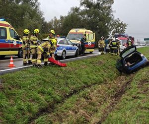 Volkswagen z trójką nastolatków roztrzaskał się na Powiślu Dąbrowski. Dwie osoby były nietrzeźwe