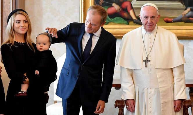 Zabrał wnuczkę do papieża