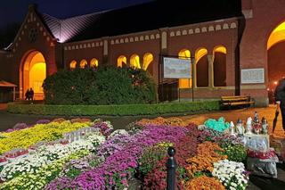 Cmentarz Centralny nocą