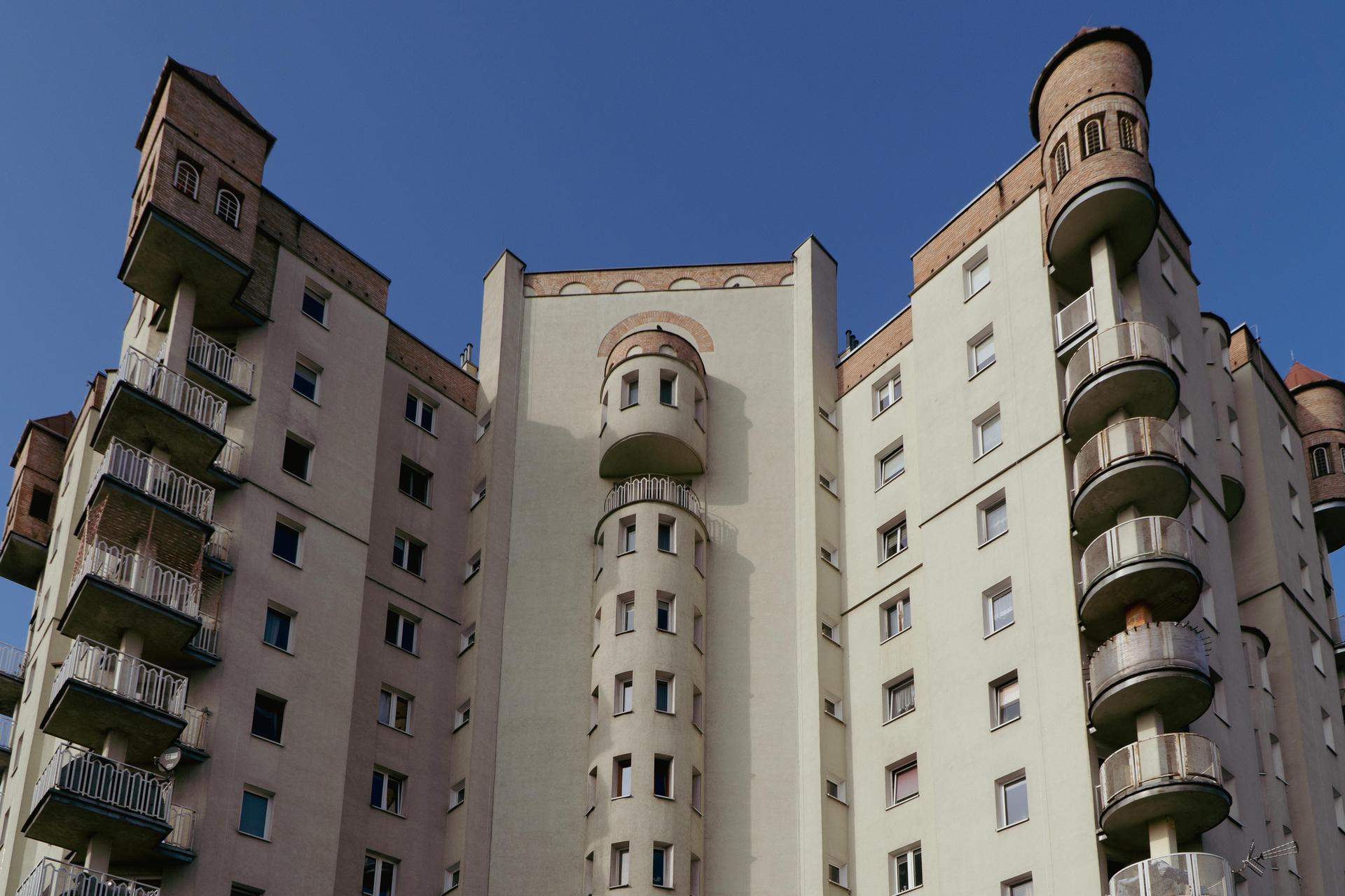 Blok-zamek w Krakowie - zdjęcia. Zobacz Wawel z wielkiej płyty