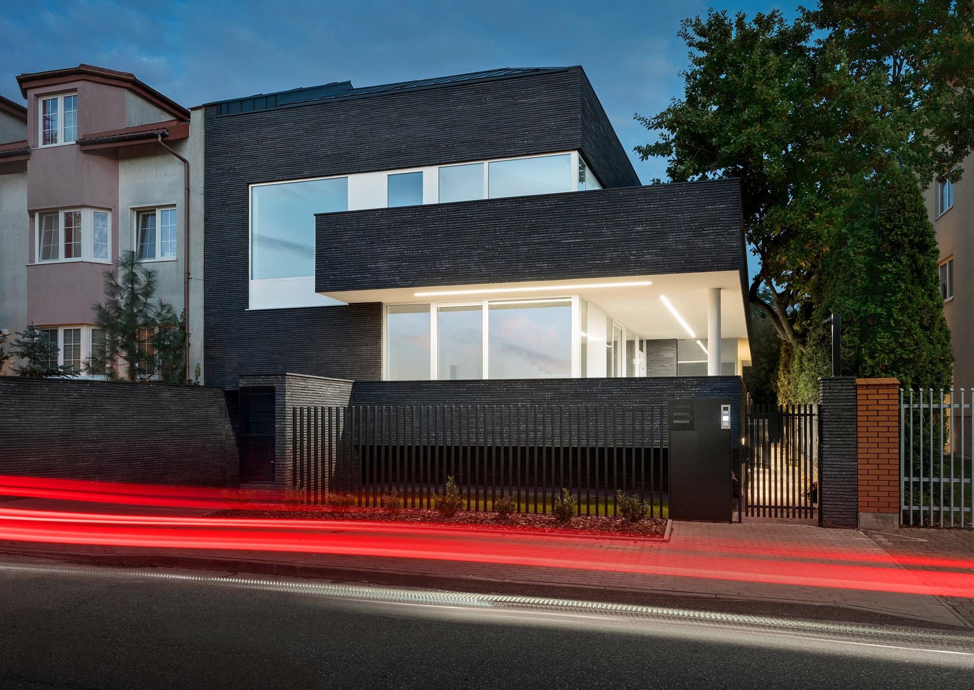 Dom z Grafitu na warszawskich Włochach