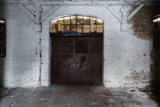 Dworzec kolejowy w Mysłakowicach jest na sprzedaż. Można go kupić za niecałe 400 tysięcy złotych!