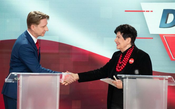  Joanna Senyszyn w czerwonych koralach  