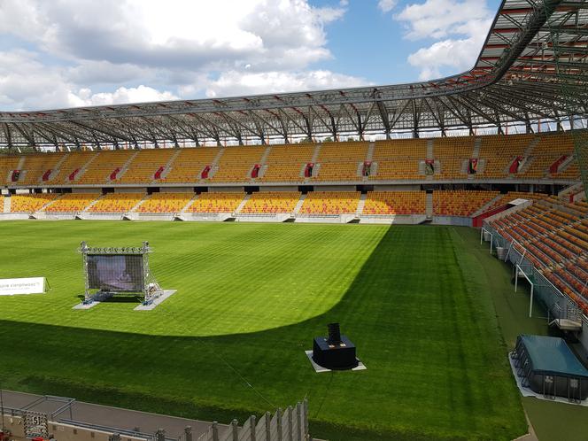 Kongres Świadków Jehowy w Białymstoku. Na stadionie miejskim tysiące uczestników [ZDJĘCIA]