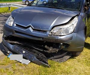 Czołowe zderzenie w gminie Piotrków Kujawski. Pijany sprawca uciekał przed policją