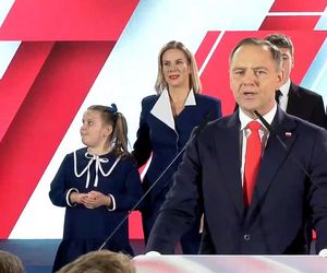 Karol Nawrocki z rodziną. Jego córka skradła show na wieczorze wyborczym