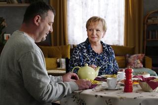 Barwy szczęścia odc. 2813. Basia (Sławomira Łozińska), Artur Chowański (Jacek Rozenek)