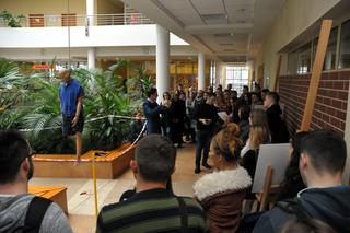 Wisielec w Patio WSPiA, czyli symulowane oględziny miejsca zdarzenia