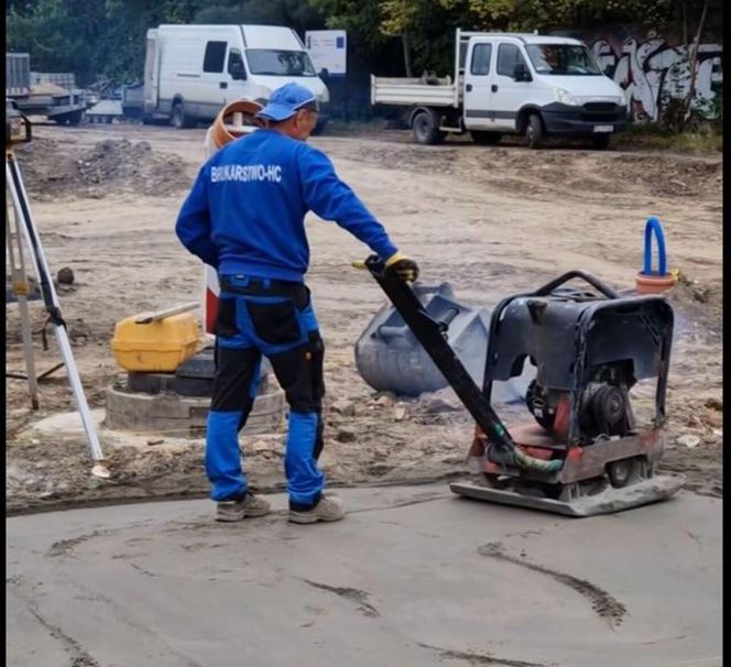Budowa parkingu przy Ćwiczni w Lesznie