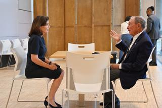 Gubernator zwalnia ludzi Cuomo