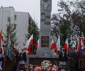 Zburzony i odbudowany!  Pomnik Niepodległości w Starachowicach