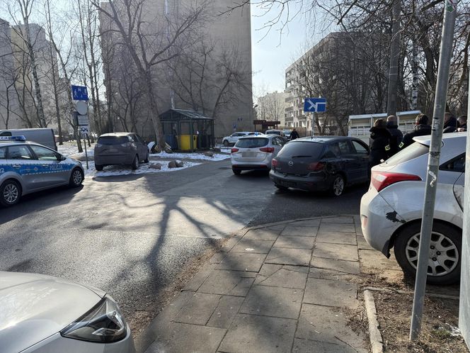  Podczas pościgu w Warszawie zderzyli się z nauką jazdy. Policjanci z Łodzi próbowali zatrzymać Gruzinów. „Czynności trwają”