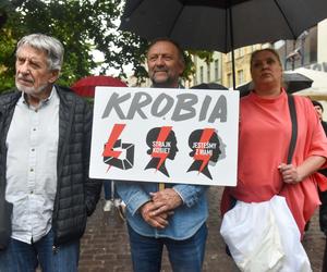 Tłum zwolenników aborcji protestował w centrum miasta. Manifestacja ruszyła pod kurię biskupią i siedzibę PiS