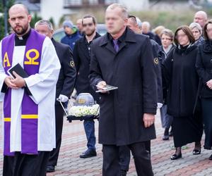 Wzruszający pogrzeb Ilony Kuśmierskiej. Ostatnie pożegnanie Jadźki z Samych Swoich