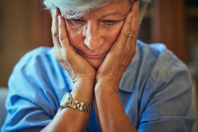 Te objawy mogą świadczyć o chorobie Alzheimera. Większość osób je ignoruje