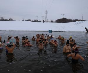 Morsowali na sucho i mokro. Lublinianie chętnie wchodzili do Zalewu Zemborzyckiego