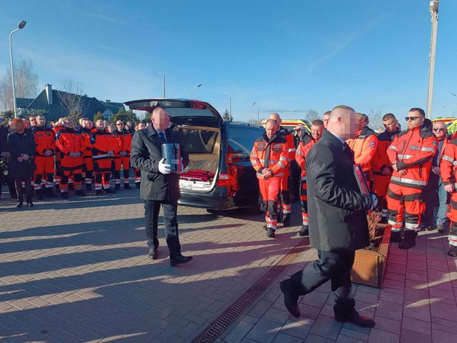 Pogrzeb ratownika medycznego zabitego w Siedlcach. Bliscy żegnają pana Cezarego