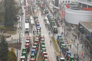 Protest rolników w Olsztynie. Setki ciągników zablokowały centrum miasta [ZDJĘCIA, WIDEO]