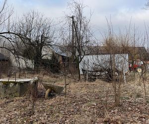 Kraśnik. Wielki jak tur Michał pobił żonę i zostawił ją na mrozie? Sąsiedzi zwracają uwagę na jeden szczegół