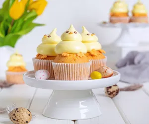 Wielkanocne muffiny. Ozdobione słodkimi kurczaczkami będą hitem świątecznego menu