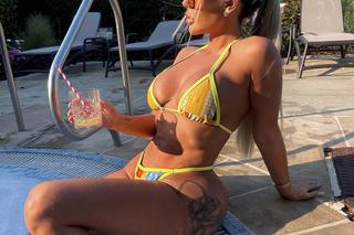 Pokazała nagą pupę w rezydencji króla Karola III! 