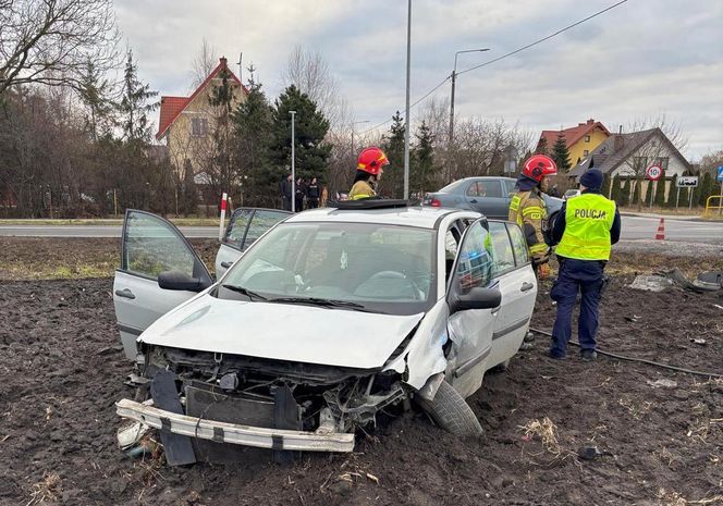 Wypadek w Radziejowie. Piękne Ferrari rozbite, 19-latek ukarany