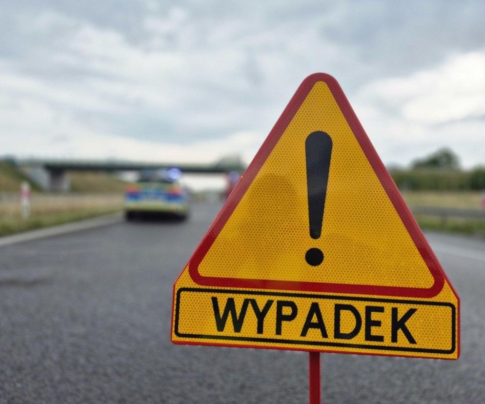 Tragiczny wypadek w Olszynach. Bus zderzył się z pociągiem