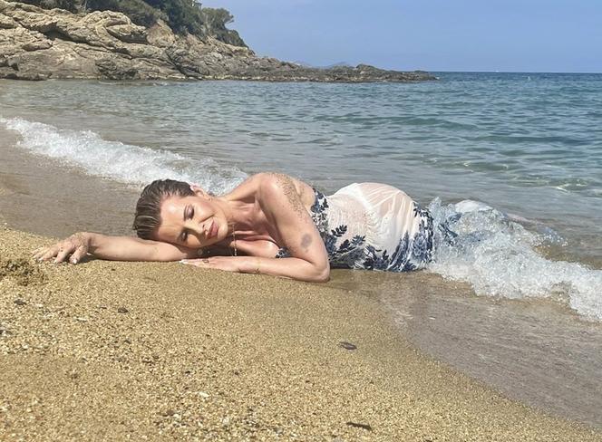 Joanna Racewicz prezentuje się fenomenalnie! Pokazała zdjęcie w bikini [GALERIA] 
