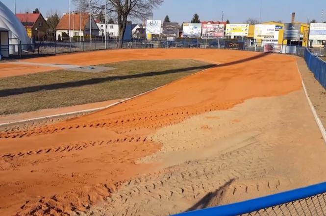 Nowa nawierzchnia na torze speedrowerowym w Lesznie 