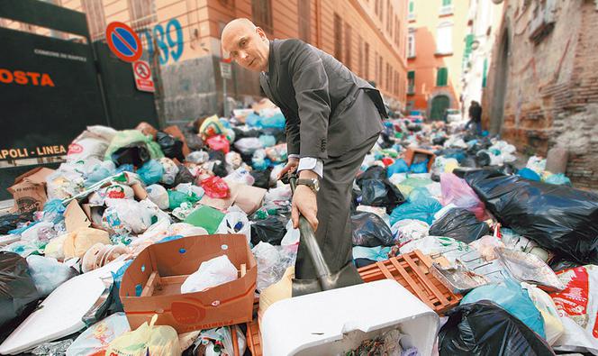 SKANDAL! Minister od śmieci nie segreguje śmieci?