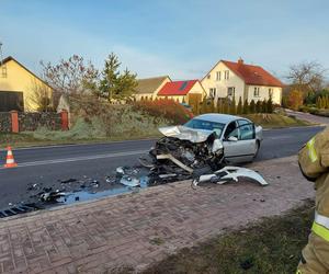 Wypadek w Ambrożowie! Zderzyły się trzy auta, ruch odbywa się wahadłowo