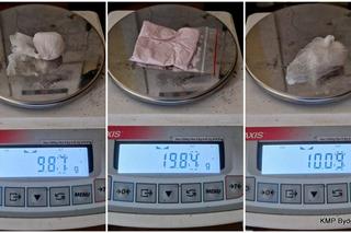 Wpadł przez tablice rejestracyjne. Był tak pewny siebie, że nie postarał się, by choć przypominały zwyczajne