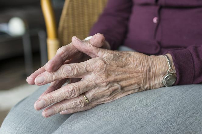 Jak pomóc seniorom?