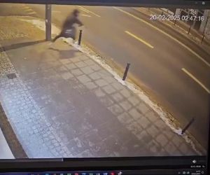 Wjechali autem do jubilera, a potem uciekli z łupem! Jest nagranie z napadu