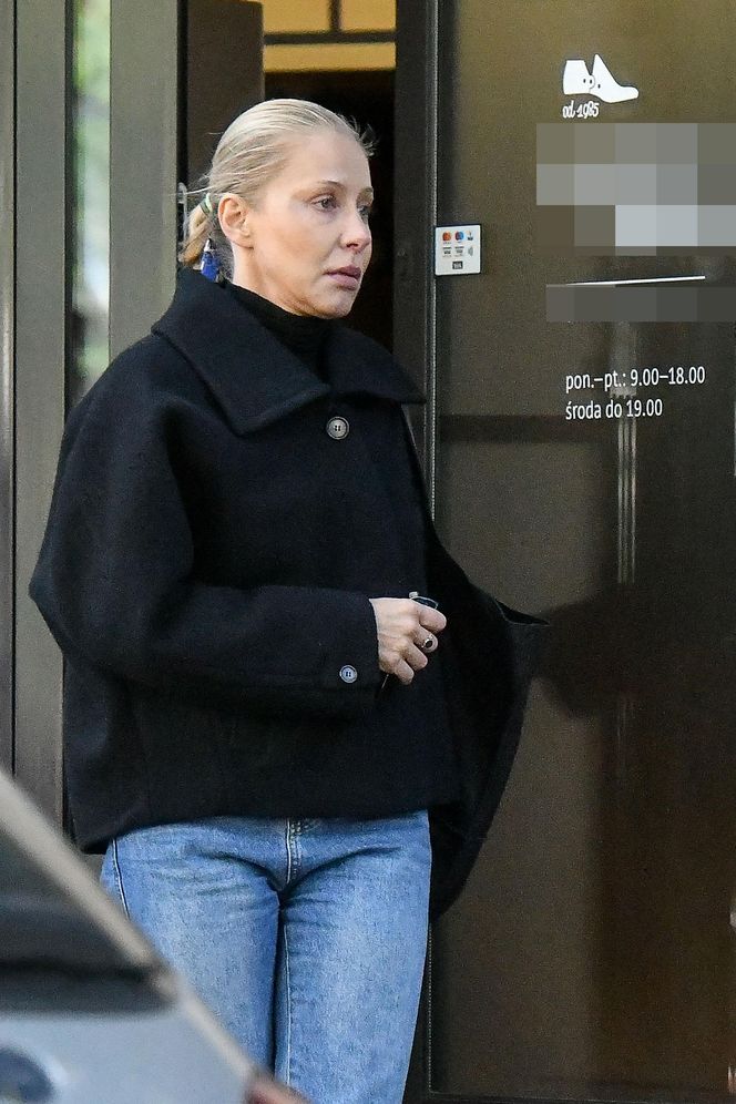 Katarzyna Warnke na giga obcasach łamie przepisy