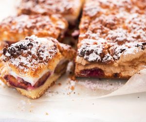 Śliwki, beza i kruche ciasto – połączenie doskonałe. Takie wypieki chce się robić codziennie