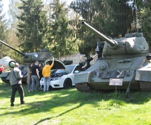 Zlot Zabytkowych Aut w Muzeum im. Orła Białego w Skarżysku-Kamiennej