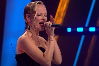 Gdy Izabela zaśpiewała przebój Kayah „Za Późno”, wszyscy trenerzy odwrócili swoje fotele, a Michał Szpak poderwał się do tańca