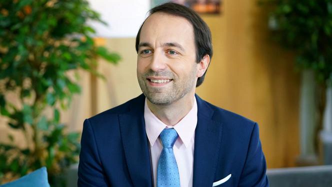 Barwy szczęścia odc. 1917.  Szymon Jabłoński (Maciej Marczewski)