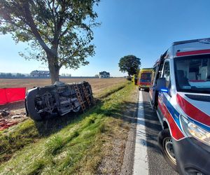 Dramatyczny wypadek busa w Bielinach. Jechali nim piłkarze