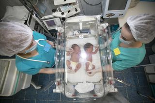 W Poznaniu urodziły się czworaczki. Przypadek jeden na 700 tys.
