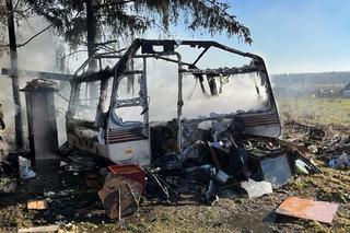 Przyczepa spłonęła po wybuchu butli z gazem