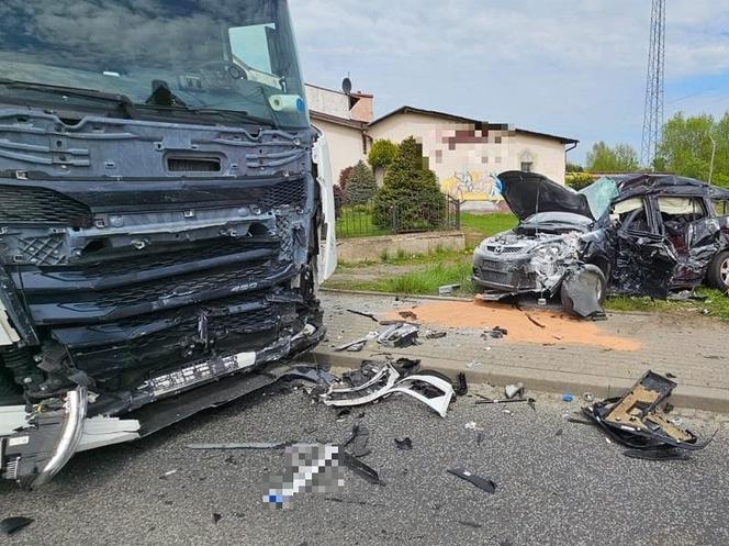 Popełnił fatalny błąd na skrzyżowaniu i zapłacił za to życiem. Tragiczny finał wypadku na Pomorzu