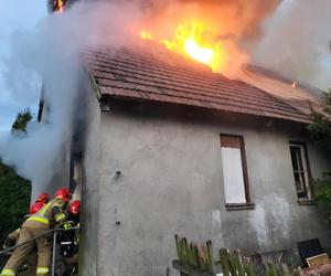 Tragiczny pożar w Dąbrowie Wielkiej. Nie żyją trzy osoby